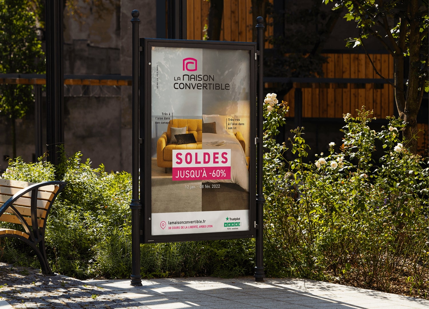 Affiche publicitaire pour promouvoir les soldes de l'enseigne La Maison Convertible